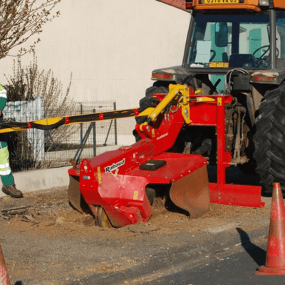 06 - Bois - Divers - Rogneuse de souches sur tracteur XYLOCROK T