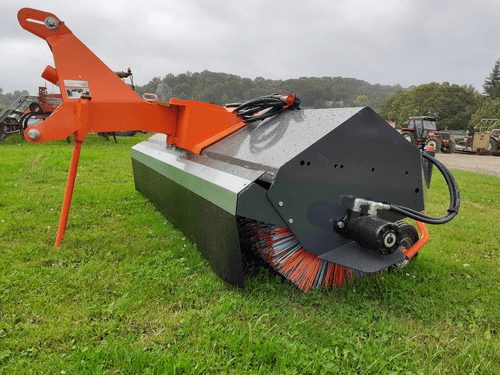 41 - Motoculture, Outillage Ferme et Jardin  - Outillage jardin et ferme - Balayeuse 2100