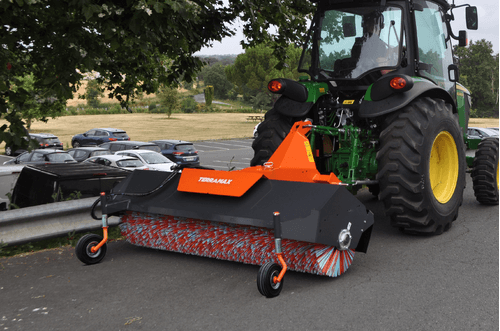 41 - Motoculture, Outillage Ferme et Jardin  - Outillage jardin et ferme - Balayeuse 2100