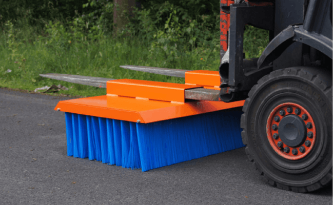 41 - Motoculture, Outillage Ferme et Jardin  - Outillage jardin et ferme - Balayeuses TUCHEL
