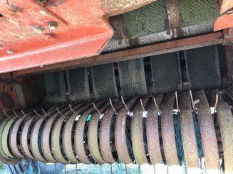 Presse à balles rondes New Holland 5670 - 2