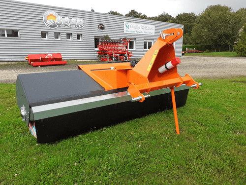 41 - Motoculture, Outillage Ferme et Jardin  - Outillage jardin et ferme - Balayeuse 2100