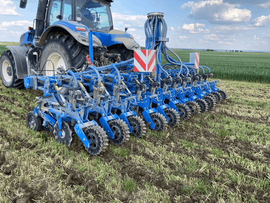 45 - Pièces d'usure et travail du sol - Divers - Préparateur de sol- STRIP-TILL INRO II