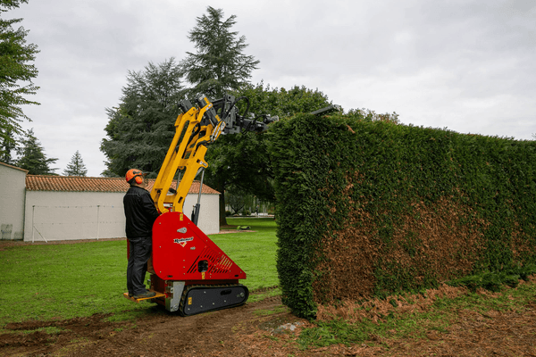 60 - Transport - Pièce techniques - Porte-outils sur chenilles ERKULE