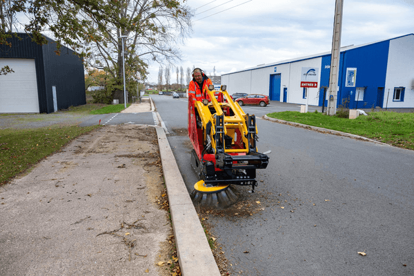 60 - Transport - Pièce techniques - Porte-outils sur chenilles ERKULE