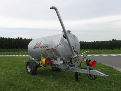21 - Elevage - Matériel - Tonne à eau sur châssis AGRIMAT