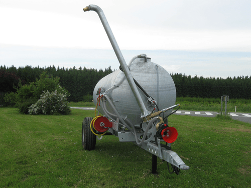 21 - Elevage - Matériel - Tonne à eau sur châssis AGRIMAT