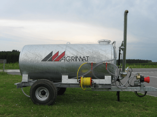 21 - Elevage - Matériel - Tonne à eau sur châssis AGRIMAT
