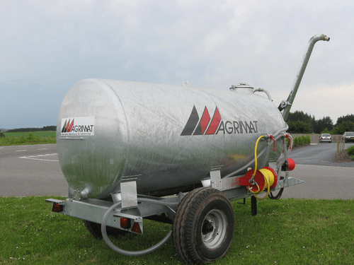21 - Elevage - Matériel - Tonne à eau sur châssis AGRIMAT