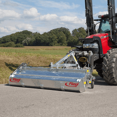 41 - Motoculture, Outillage Ferme et Jardin  - Outillage jardin et ferme - Balayeuses FLIEGL