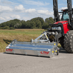41 - Motoculture, Outillage Ferme et Jardin  - Outillage jardin et ferme - Balayeuses FLIEGL