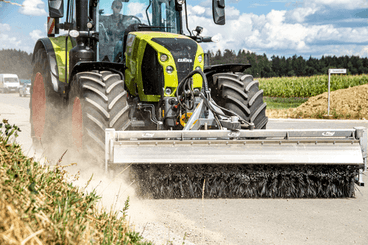 41 - Motoculture, Outillage Ferme et Jardin  - Outillage jardin et ferme - Balayeuses FLIEGL