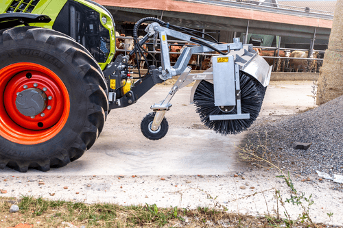 41 - Motoculture, Outillage Ferme et Jardin  - Outillage jardin et ferme - Balayeuses FLIEGL