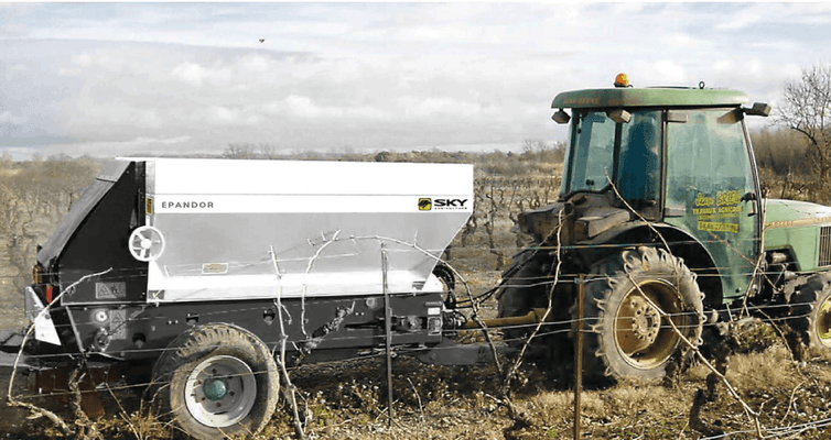 27 - Fertilisation, épandage - Distributeurs d'engrais - Distributeur traîné d'engrais organiques EPANDOR S25