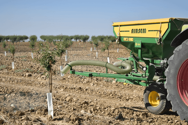 27 - Fertilisation, épandage - Distributeurs d'engrais - Distributeur d'engrais localisé FERTIFRUIT